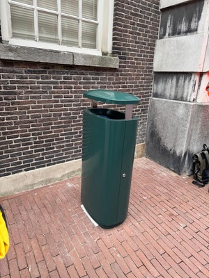 250625 Vogelwerende afvalbakken